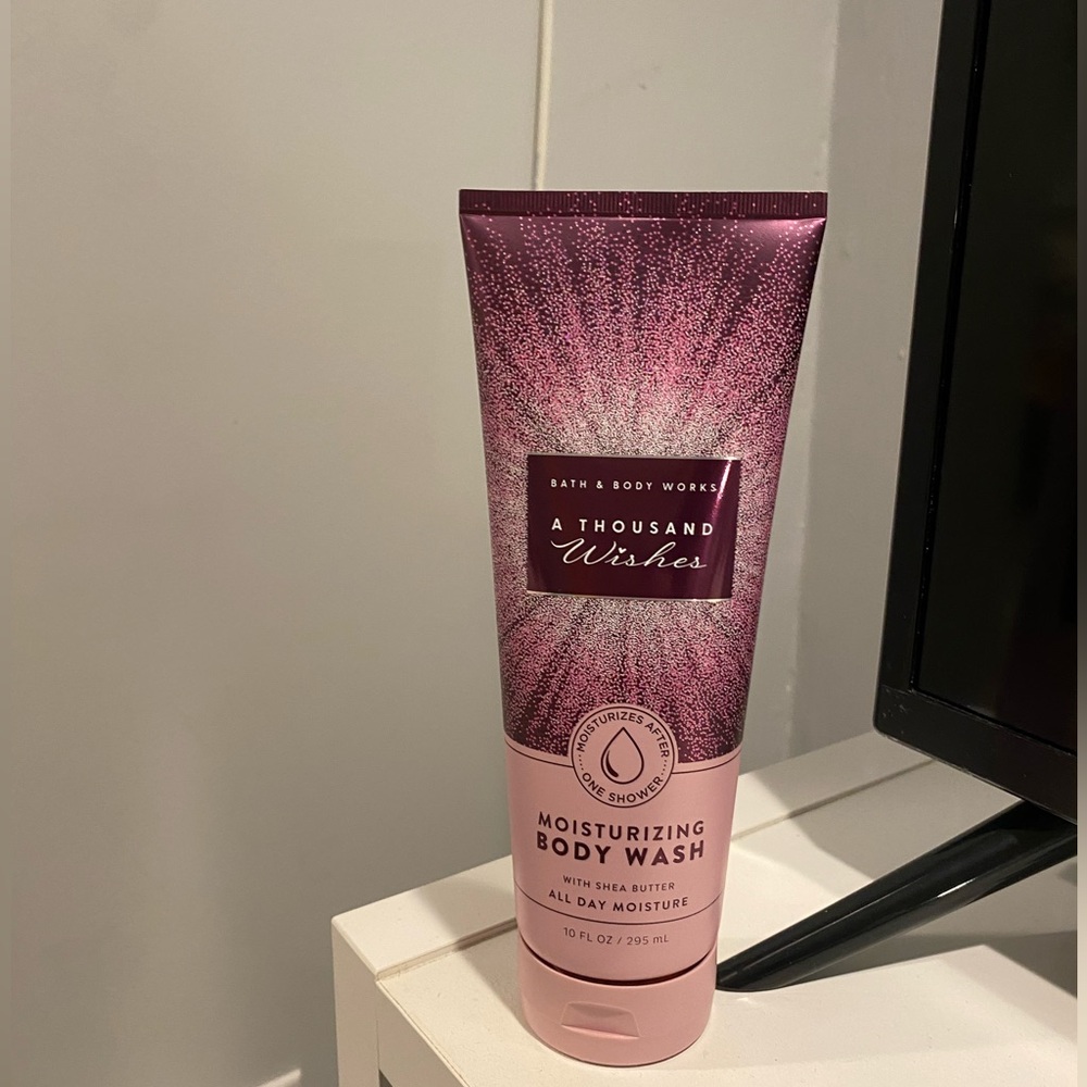 Bath and body works moisturizing body wash scent: a thousand wishes 10oz
